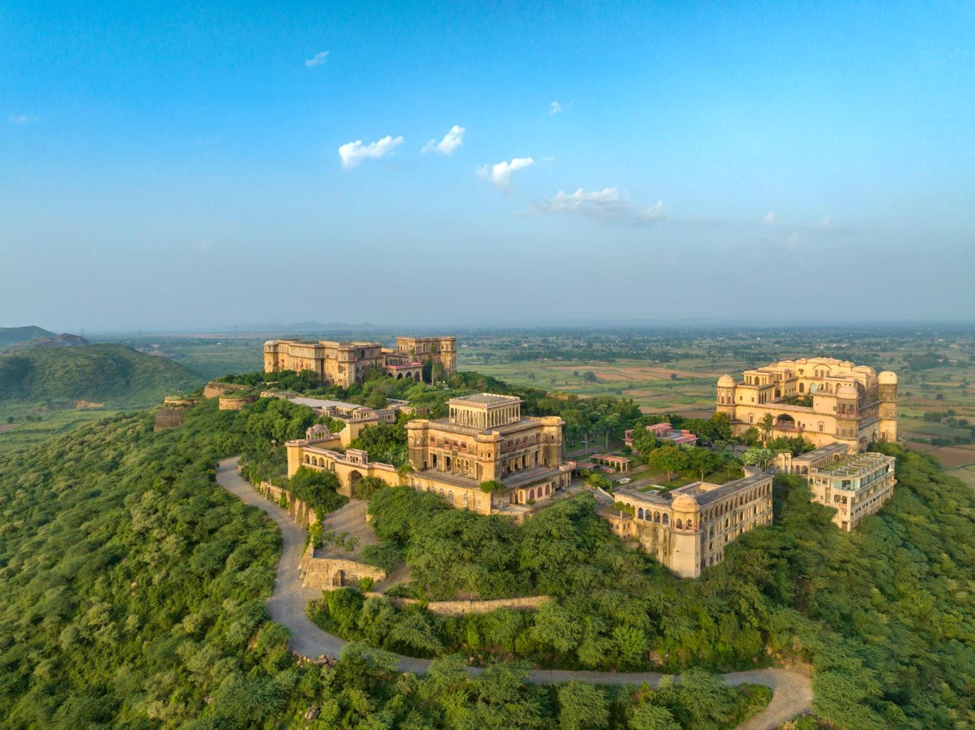 Neemrana'S - Tijara Fort Palace Extérieur photo