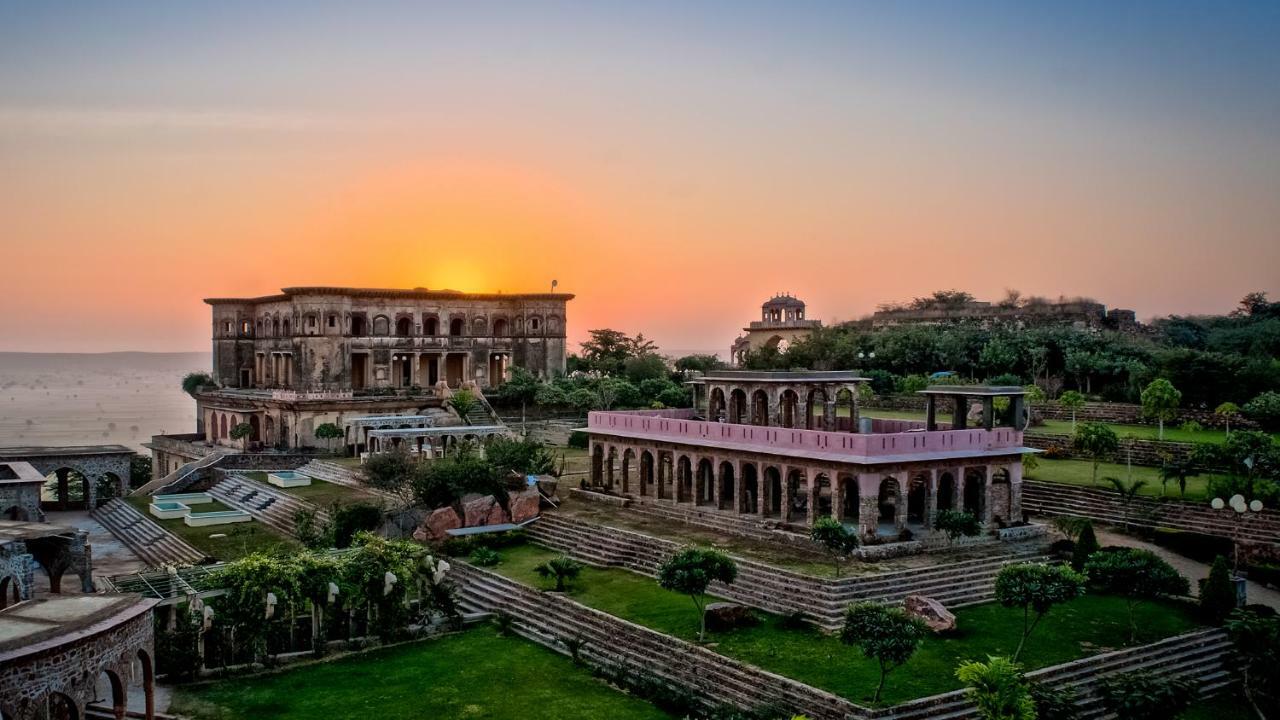 Neemrana'S - Tijara Fort Palace Extérieur photo